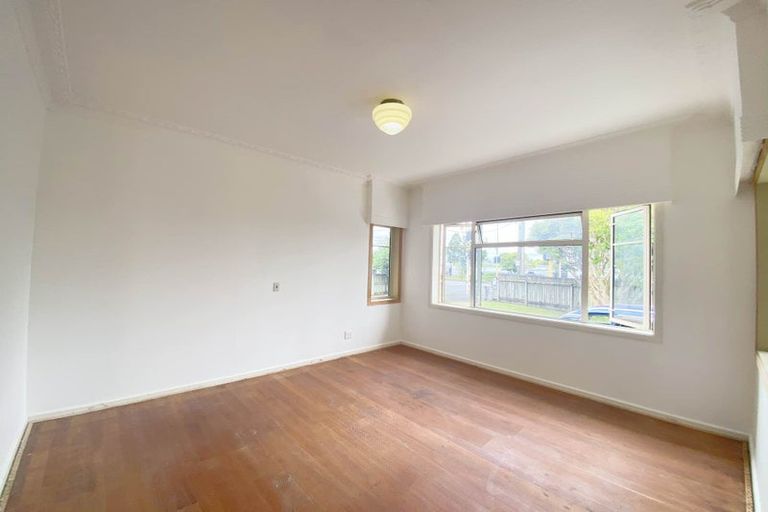 Photo of property in 277 Hobsonville Road, Hobsonville, Auckland, 0618