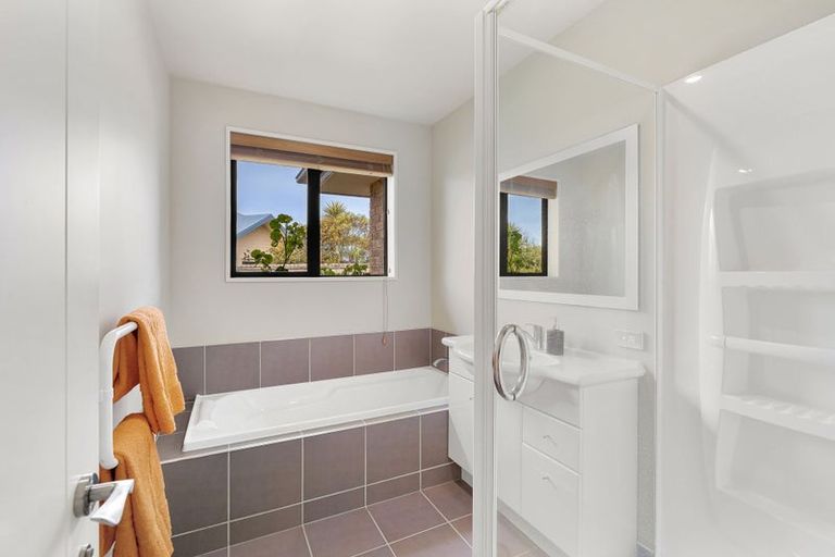 Photo of property in 18 Sandalwood Place, Waimairi Beach, Christchurch, 8083