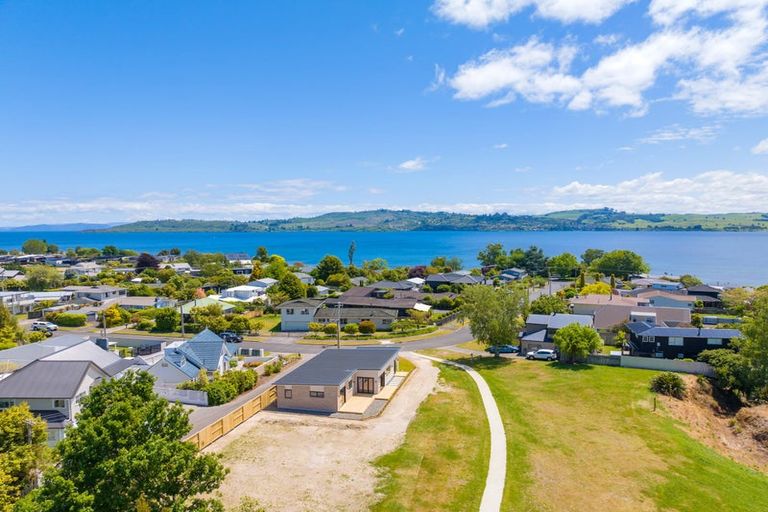 Photo of property in 20 Aubrey Crescent, Rainbow Point, Taupo, 3330