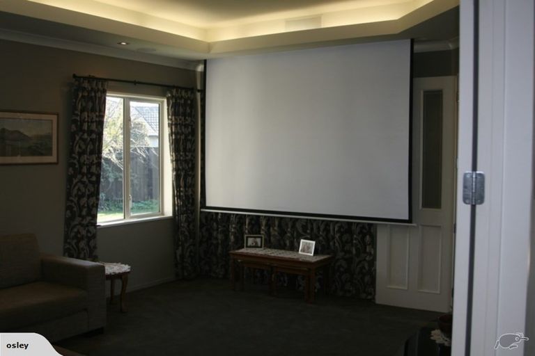 Photo of property in 1 Holly Place, Rangiora, 7400