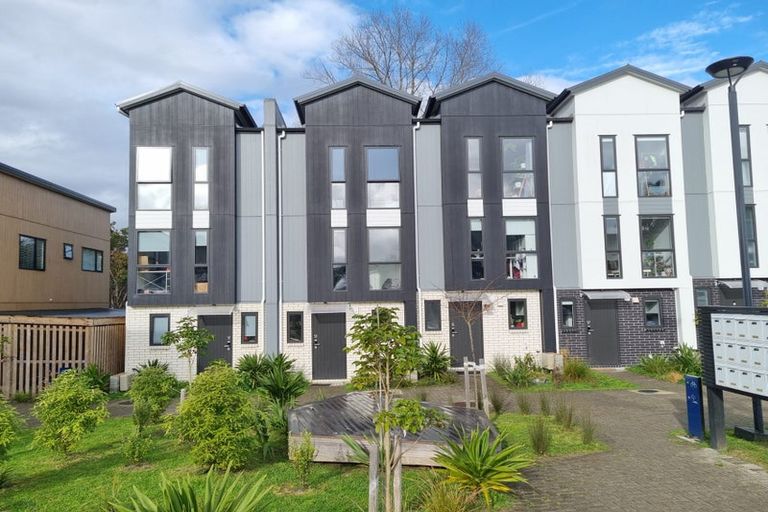 Photo of property in 53 Morihana Close, Glen Eden, Auckland, 0602