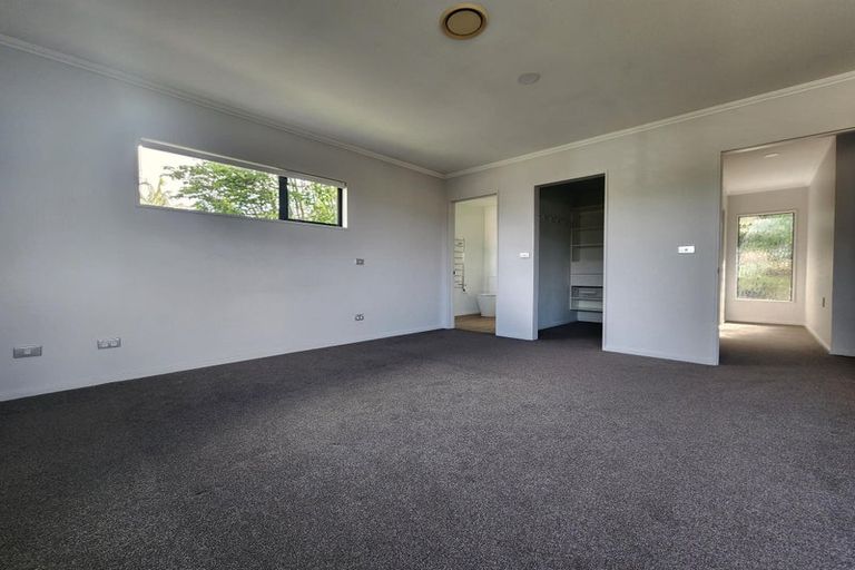 Photo of property in 18 Arden Place, Oakura, 4314