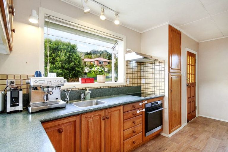 Photo of property in 2 Ryan Grove, Tawa, Wellington, 5028