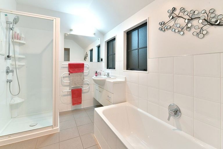 Photo of property in 4/19 Langana Avenue, Browns Bay, Auckland, 0630