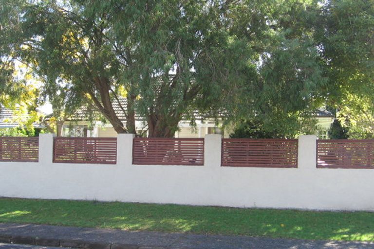 Photo of property in 13 Durham Street, Te Atatu Peninsula, Auckland, 0610