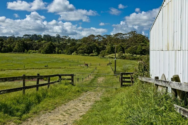 Photo of property in 247 Ararimu Valley Road, Helensville, Waimauku, 0882