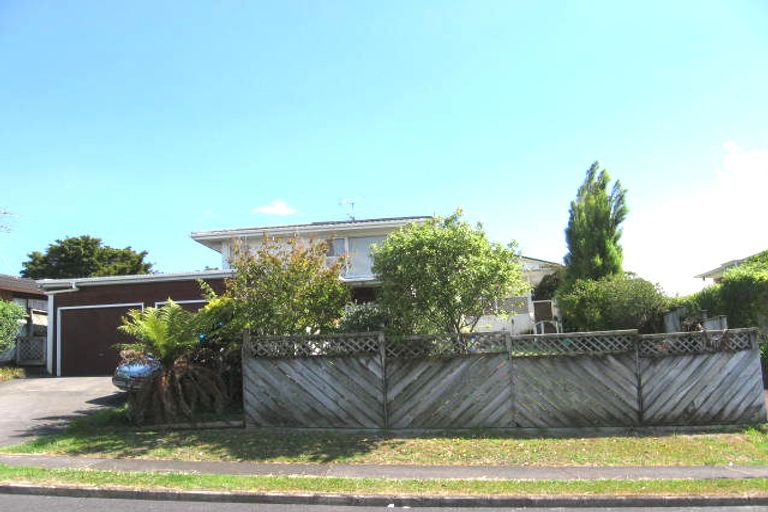Photo of property in 2 Mason Street, New Lynn, Auckland, 0600