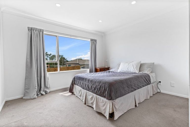 Photo of property in 35e Edmonton Road, Henderson, Auckland, 0612