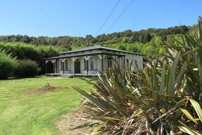 Photo of property in 2c&d Dunn Street, Reefton, 7830