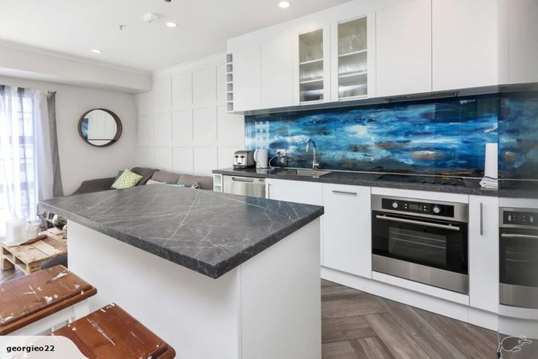 Photo of property in 1 Emily Place, Bellevue, Tauranga, 3110