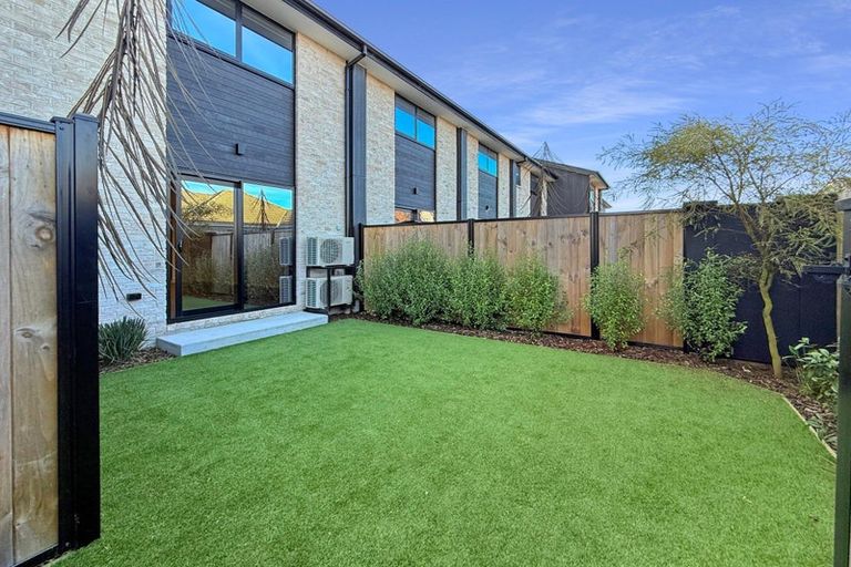 Photo of property in 2/5 Shearer Avenue, Papanui, Christchurch, 8052