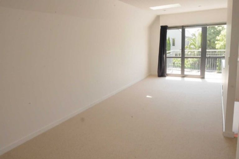 Photo of property in 7 Oakford Close, Riccarton, Christchurch, 8011