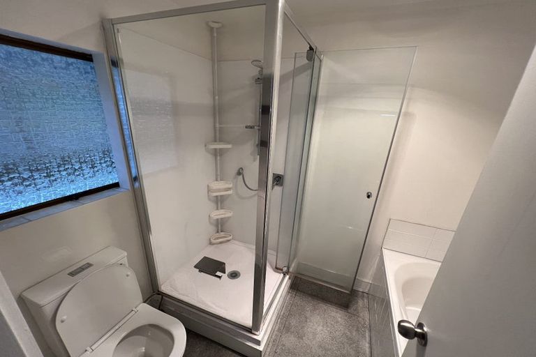 Photo of property in 2/16 Hollyhock Place, Browns Bay, Auckland, 0630