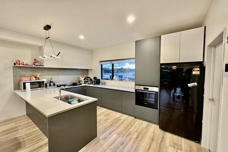 Photo of property in 2b Kororo Street, Northcote, Auckland, 0627