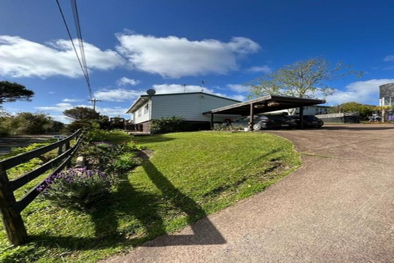 Photo of property in 25 Tawa Road, Te Atatu Peninsula, Auckland, 0610