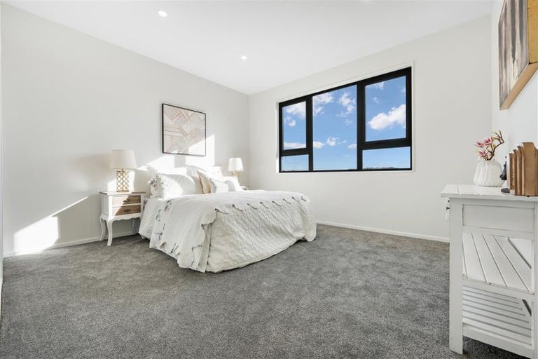 Photo of property in 22 Whakairo Crescent, Gulf Harbour, 0930