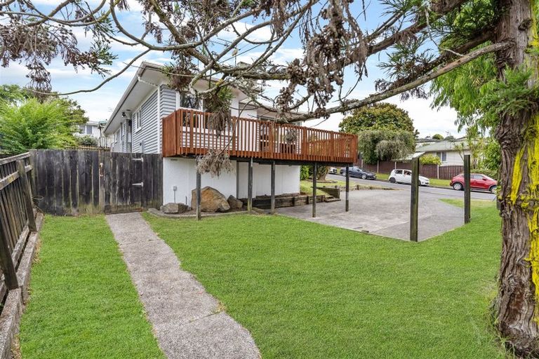 Photo of property in 1/2 Sunhaven Avenue, Glenfield, Auckland, 0629