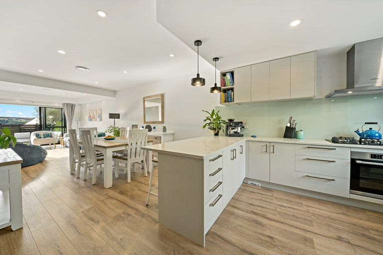 Photo of property in 15 Moki Place, Long Bay, Auckland, 0630