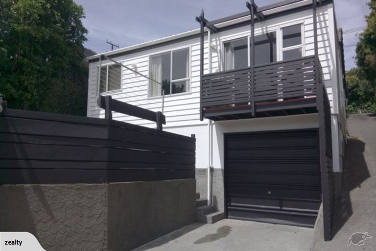 Photo of property in 5a Robert Street, Newlands, Wellington, 6037