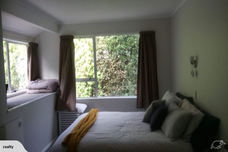 Photo of property in 5a Robert Street, Newlands, Wellington, 6037