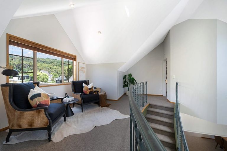 Photo of property in 3 Napuka Road, Henderson Valley, Auckland, 0612
