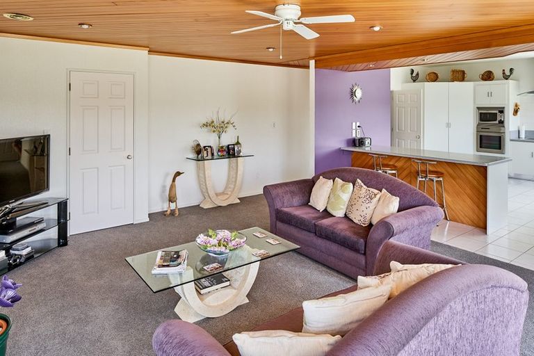 Photo of property in 30 Molyneux Close, Whitby, Porirua, 5024