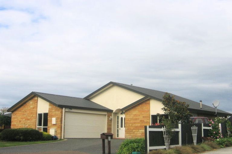 Photo of property in 25 Strachan Way, Highbury, Palmerston North, 4412
