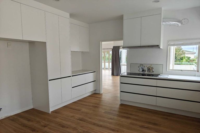 Photo of property in 42 Sharon Road, Waiake, Auckland, 0630