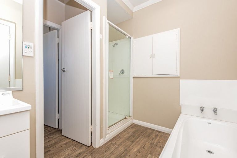 Photo of property in 56 Shamrock Street, Takaro, Palmerston North, 4412