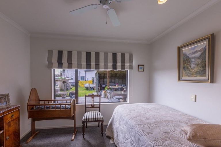 Photo of property in 14 Brooker Place, Waipukurau, 4200