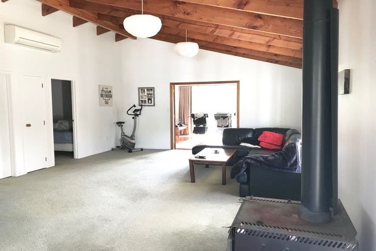 Photo of property in 74 Motu Road, Kumeu, 0891
