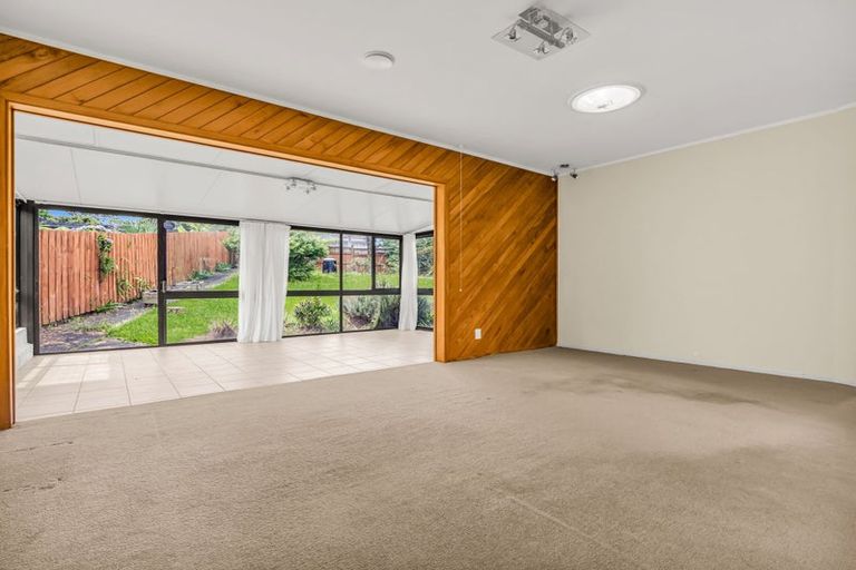 Photo of property in 10 Mackwood Place, Birkdale, Auckland, 0626