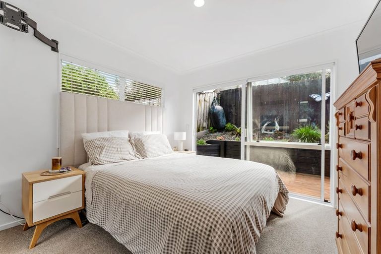 Photo of property in 2/4 Kenneth Hopper Place, Manly, Whangaparaoa, 0930