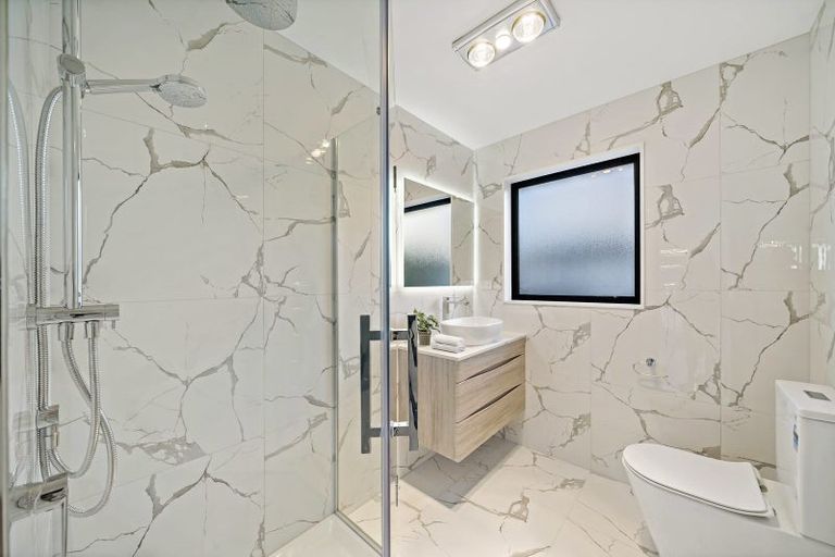 Photo of property in 11 Tawapou Close, Massey, 0614