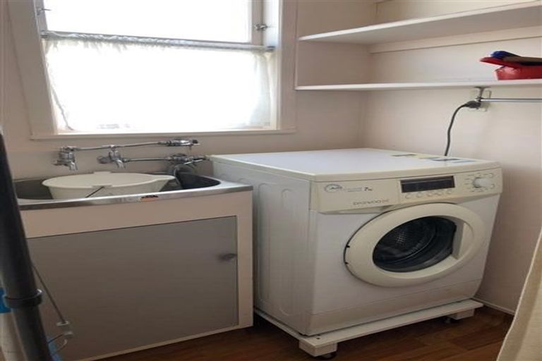 Photo of property in 210a/2 Grove Road, Mayfair, Hastings, 4122