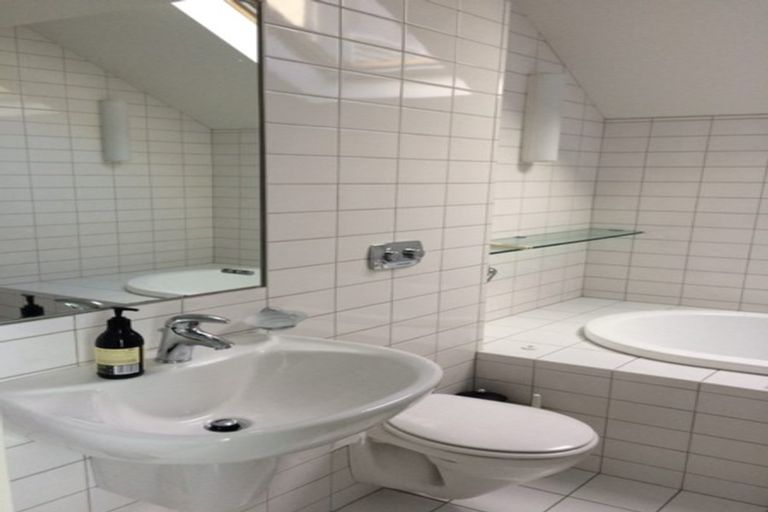 Photo of property in 33e Cranmer Square, Christchurch Central, Christchurch, 8013