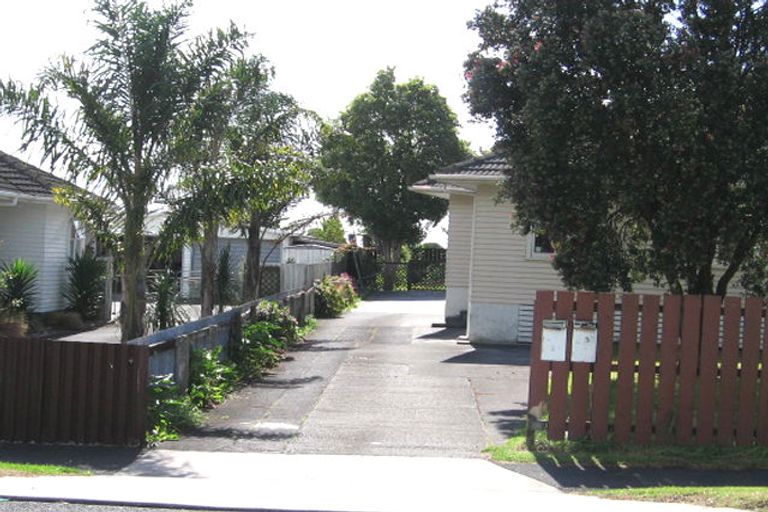 Photo of property in 2/85 Taikata Road, Te Atatu Peninsula, Auckland, 0610