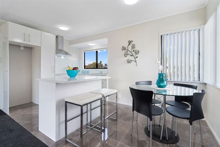 Photo of property in 2/13 John Street, Mangere East, Auckland, 2024