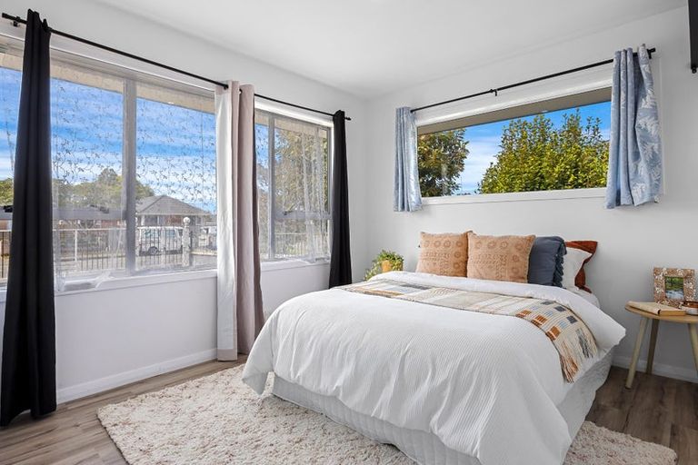 Photo of property in 15 Boston Avenue, Hornby, Christchurch, 8042