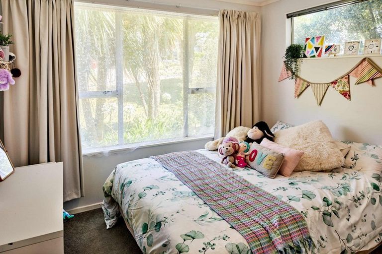 Photo of property in 99 Kahu Road, Paremata, Porirua, 5024