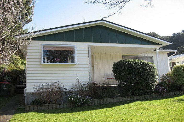 Photo of property in 27 Mcgowan Road, Wainuiomata, Lower Hutt, 5014