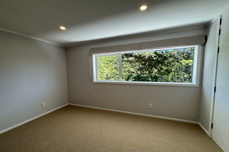 Photo of property in 42 Versailles Street, Karori, Wellington, 6012