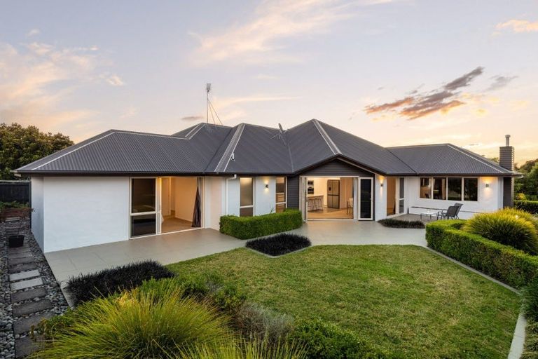 Photo of property in 51 Saint James Drive, Huntington, Hamilton, 3210