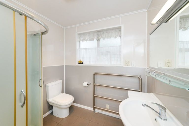 Photo of property in 1 Essex Place, Milson, Palmerston North, 4414