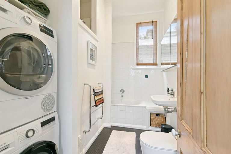 Photo of property in 5 Carrington Street, Mount Cook, Wellington, 6021