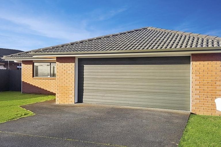 Photo of property in 24 Rock Daisy Crescent, Mangere, Auckland, 2022