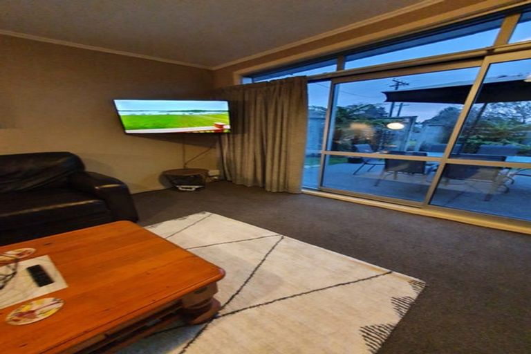 Photo of property in 1/12 Gradwell Place, Two Mile Bay, Taupo, 3330