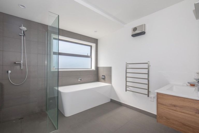 Photo of property in 34 Minaret Ridge, Wanaka, 9305