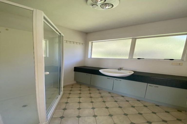 Photo of property in 19 Highbury Bypass, Birkenhead, Auckland, 0626