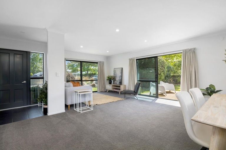 Photo of property in 19 Haddow's Place, Lake Hayes, Queenstown, 9304